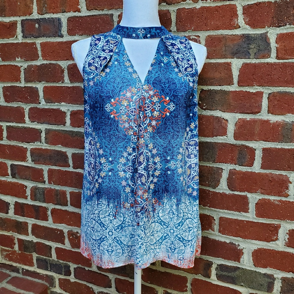 Sleeveless choker top